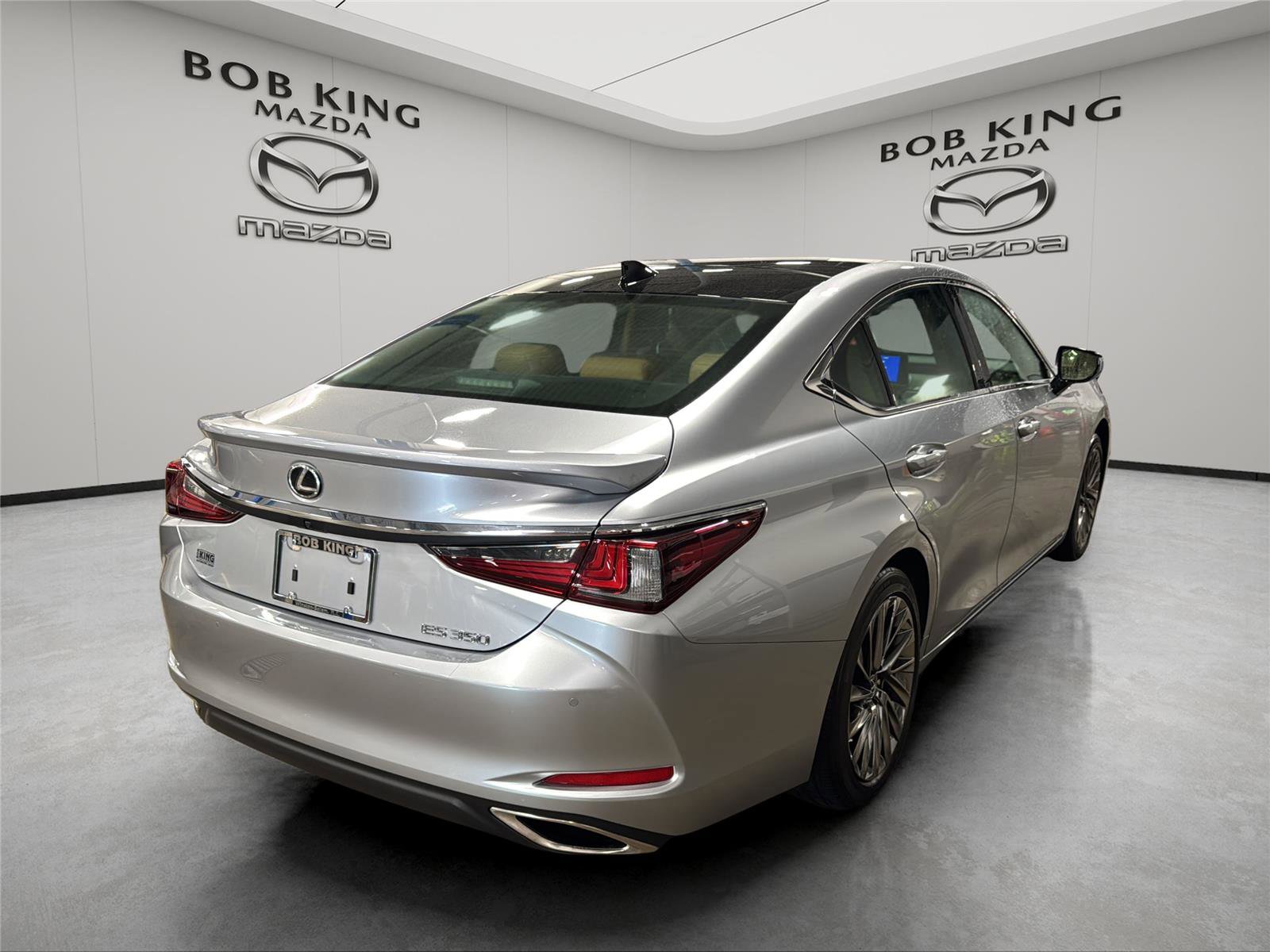 Used 2024 Lexus ES 350 Ultra Luxury w/ Accessory Package (Z2) FWD image 5