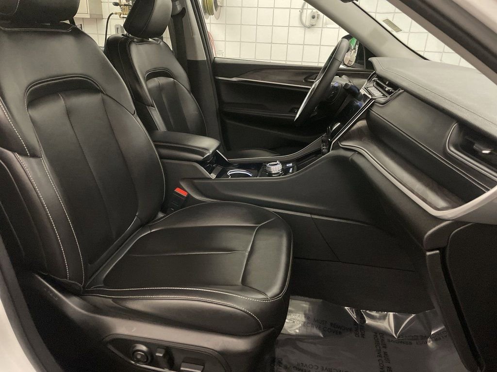 Used 2023 Jeep Grand Cherokee Limited image 21