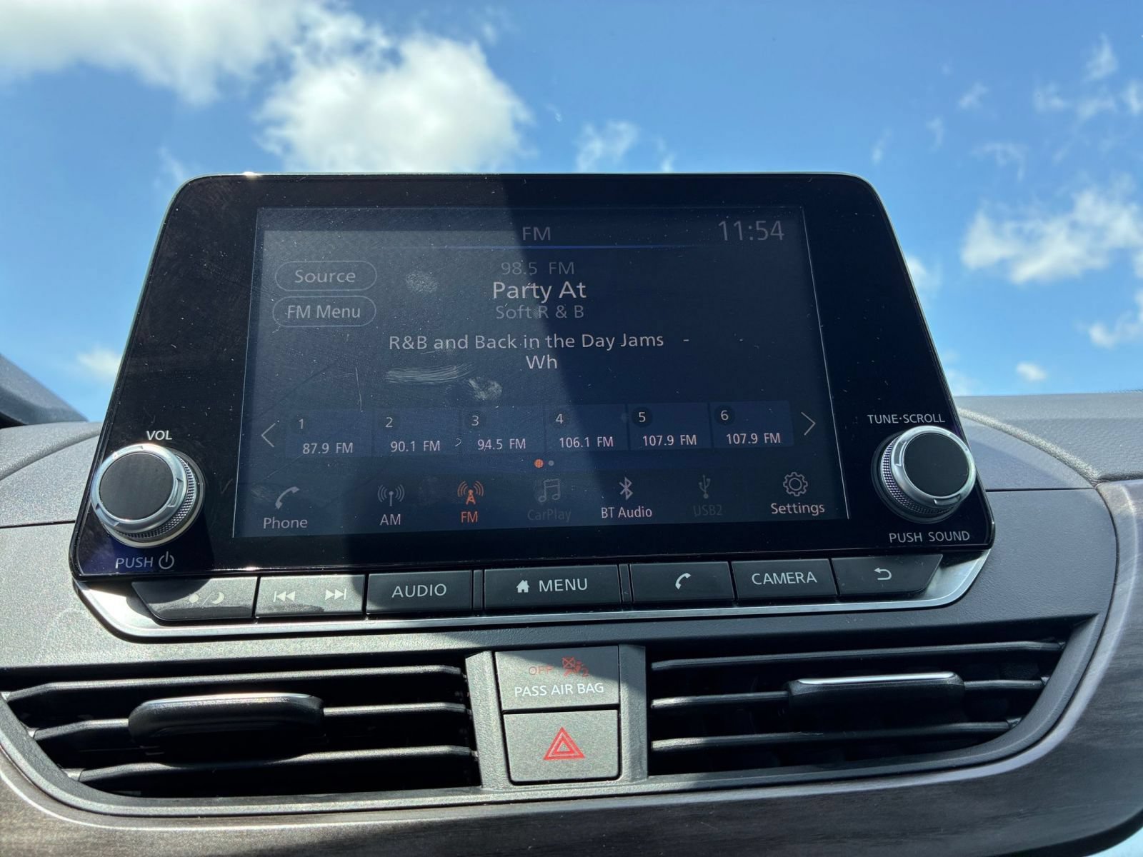 Used 2025 Nissan Altima 2.5 SV FWD image 19