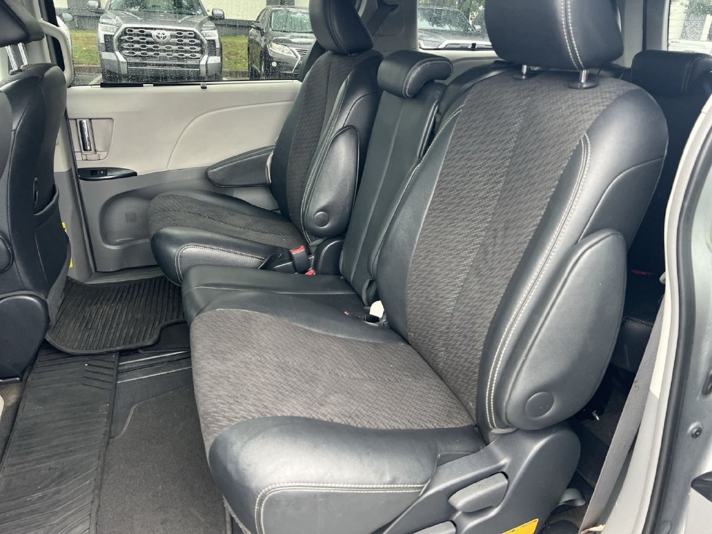 Used 2011 Toyota Sienna SE w/ Preferred Pkg FWD image 19