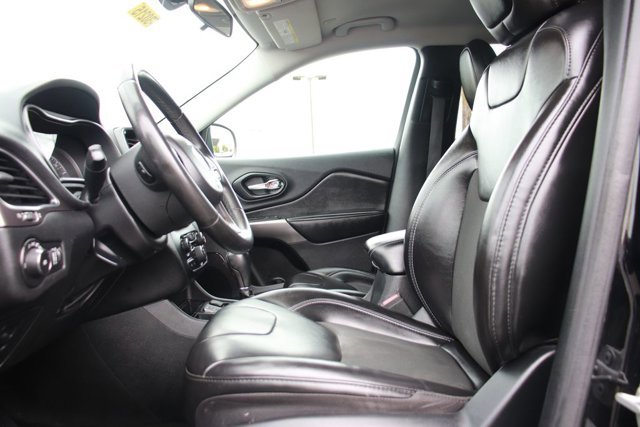 Used 2020 Jeep Cherokee Latitude Plus FWD image 11