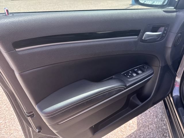 Used 2021 Chrysler 300 S w/ S Model Appearance Package RWD image 10