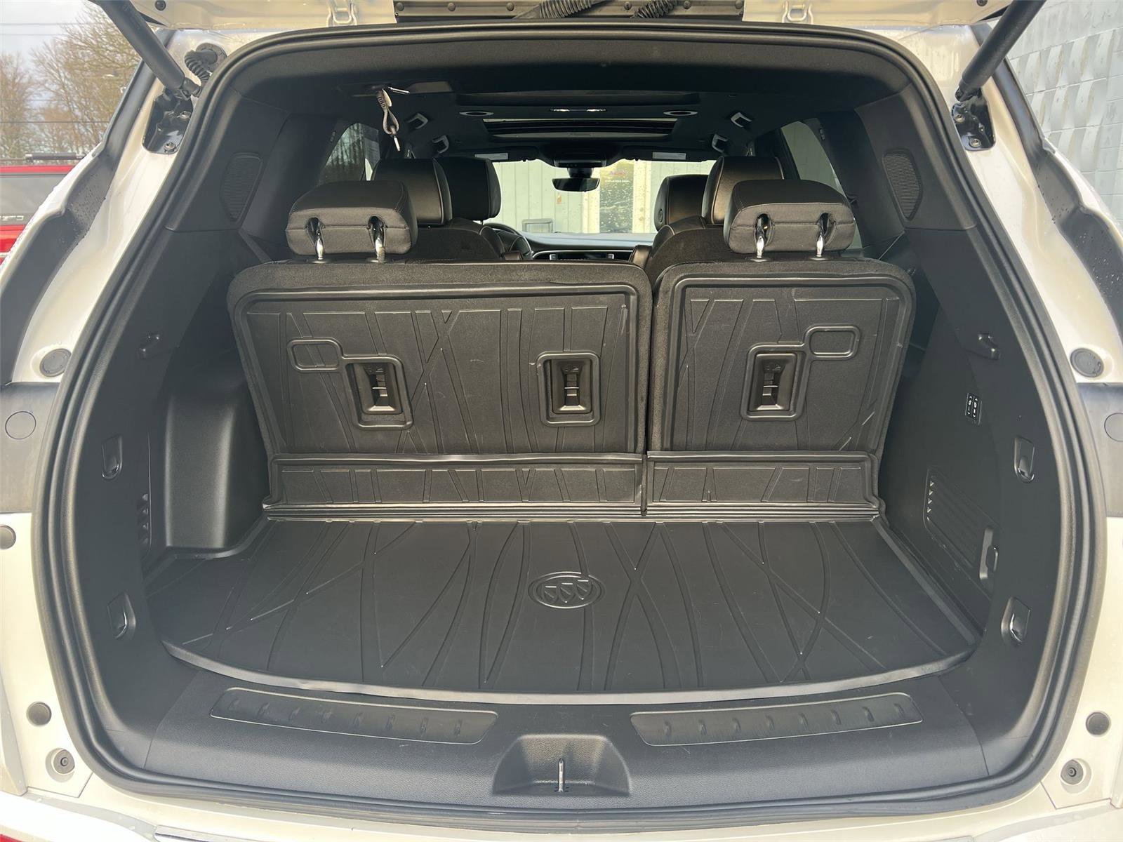Used 2024 Buick Enclave Avenir image 27