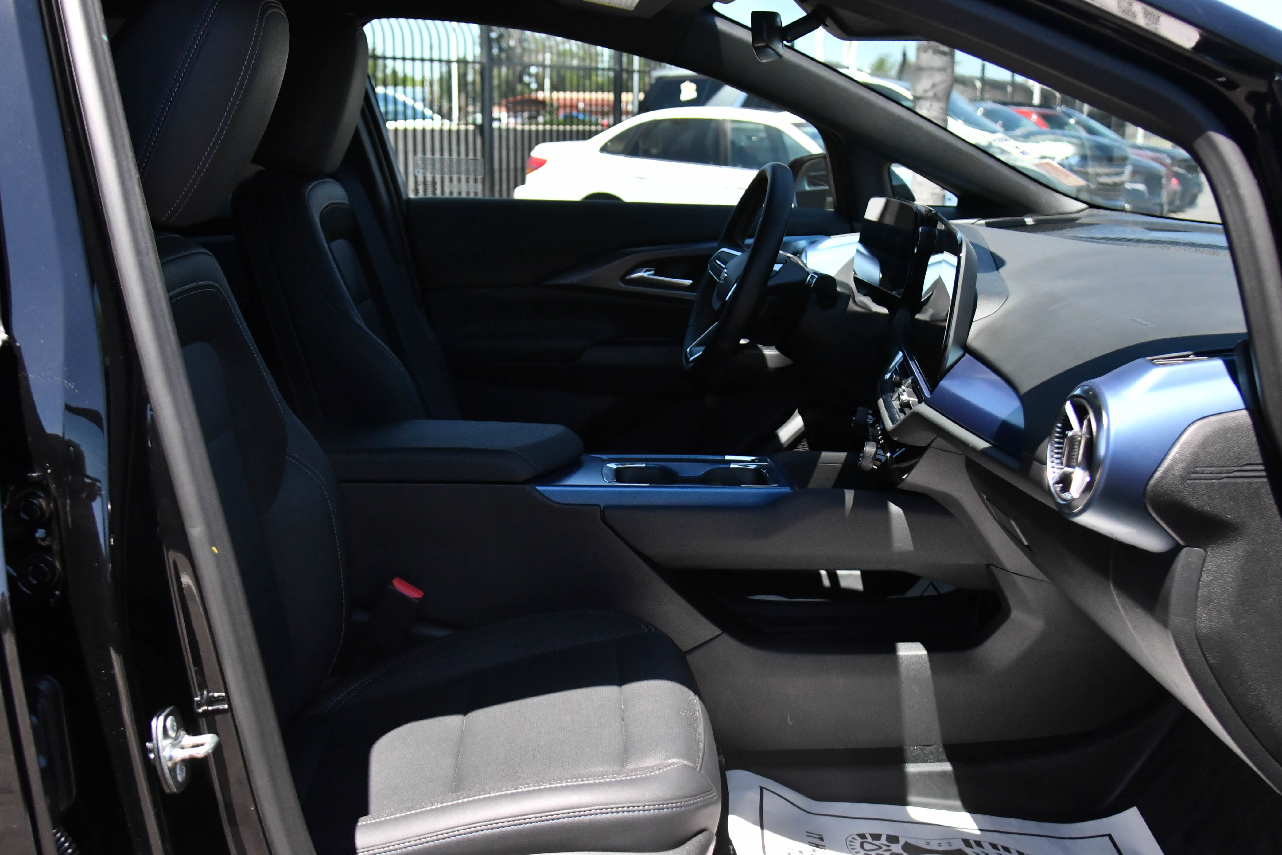 Used 2025 Chevrolet Equinox EV LT FWD image 53