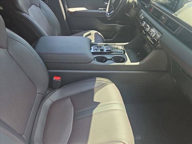 Used 2025 Honda Pilot Black Edition image 23