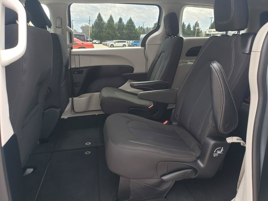 Certified 2023 Chrysler Voyager LX FWD image 12