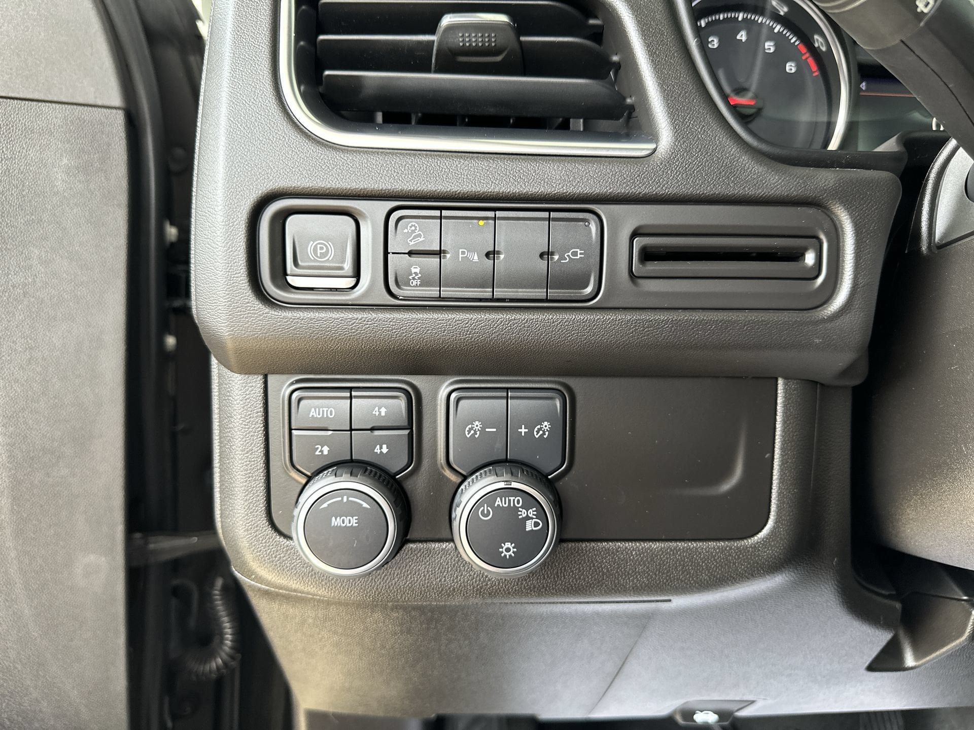 Certified 2021 Chevrolet Tahoe Z71 AWD/4WD image 17