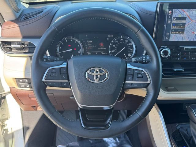 Used 2021 Toyota Highlander Platinum image 28