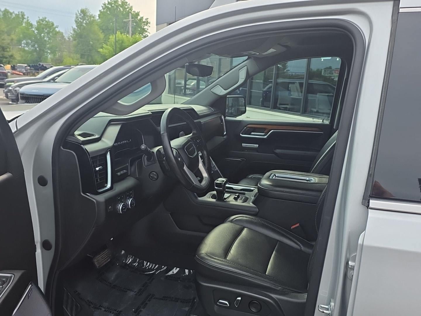 Used 2022 GMC Sierra 1500 Denali w/ Technology Package AWD/4WD image 15