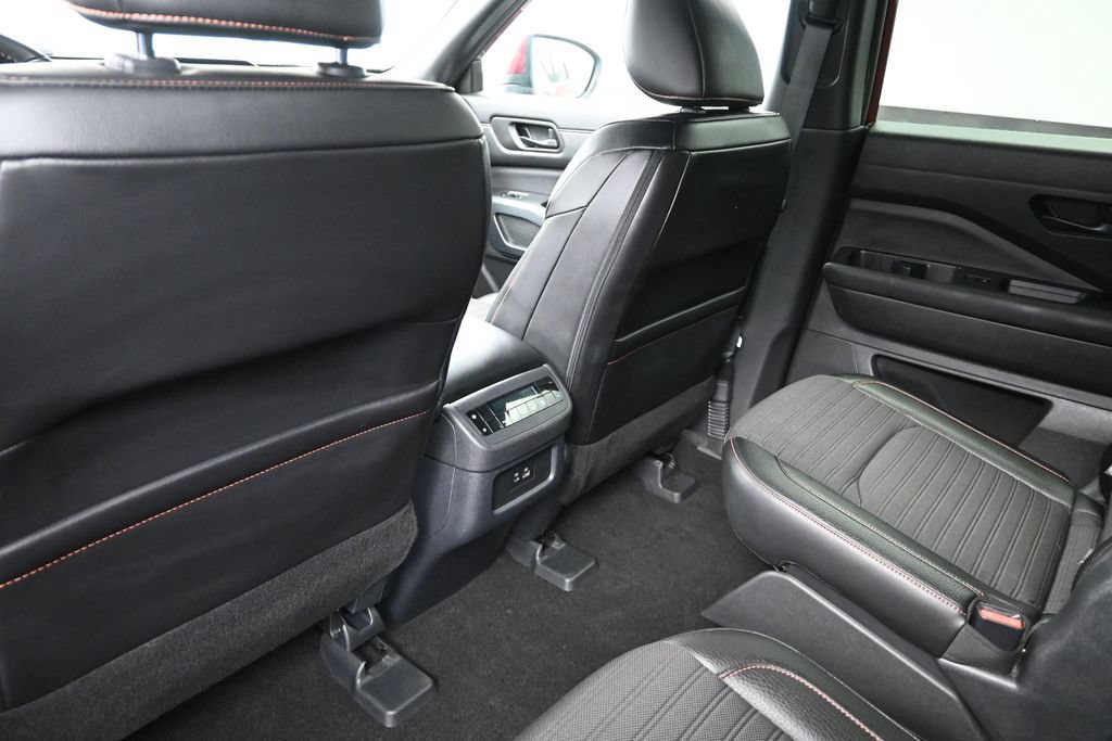 Used 2024 Nissan Pathfinder Rock Creek AWD/4WD image 12