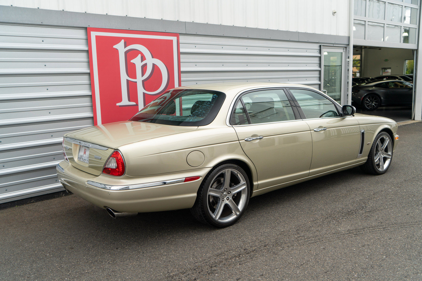 Used 2006 Jaguar XJ Vanden Plas Super V8 Portfolio RWD image 63