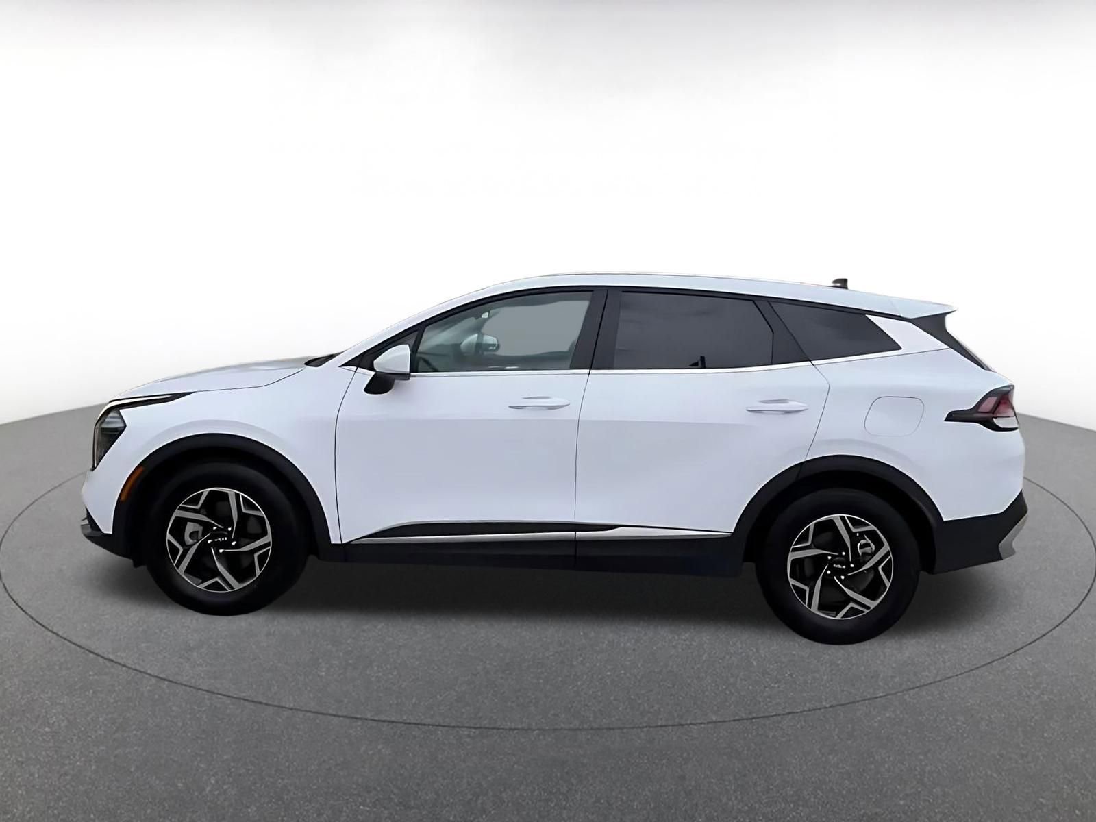 Used 2025 Kia Sportage LX image 12