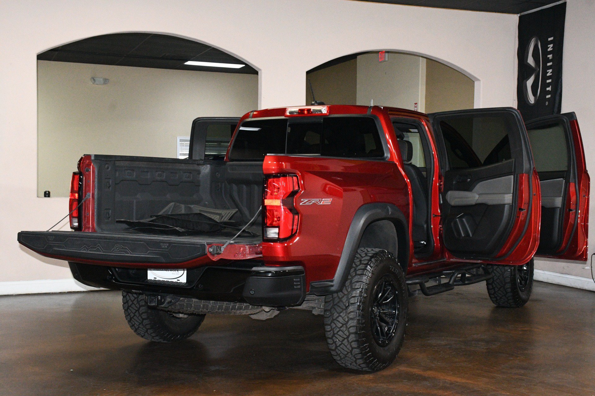 Used 2025 Chevrolet Colorado ZR2 w/ Technology Package AWD/4WD image 91