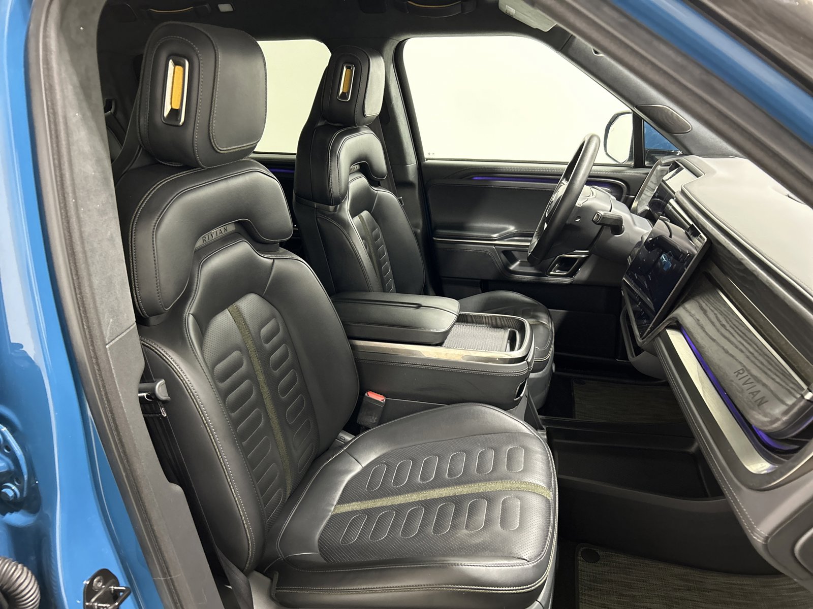 Used 2023 Rivian R1T Adventure image 23