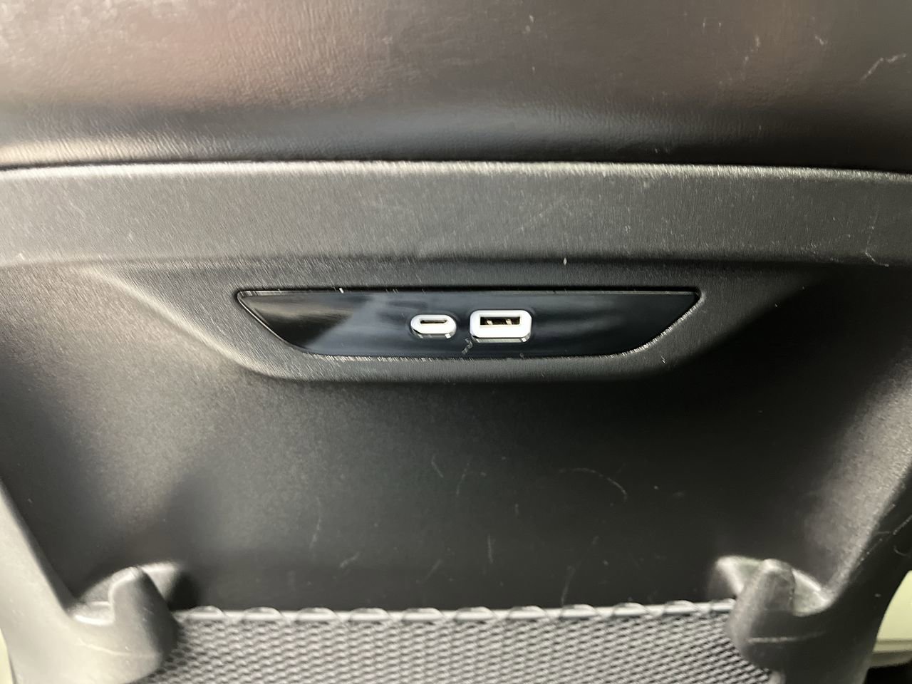 Used 2024 Chrysler Pacifica Limited FWD image 13