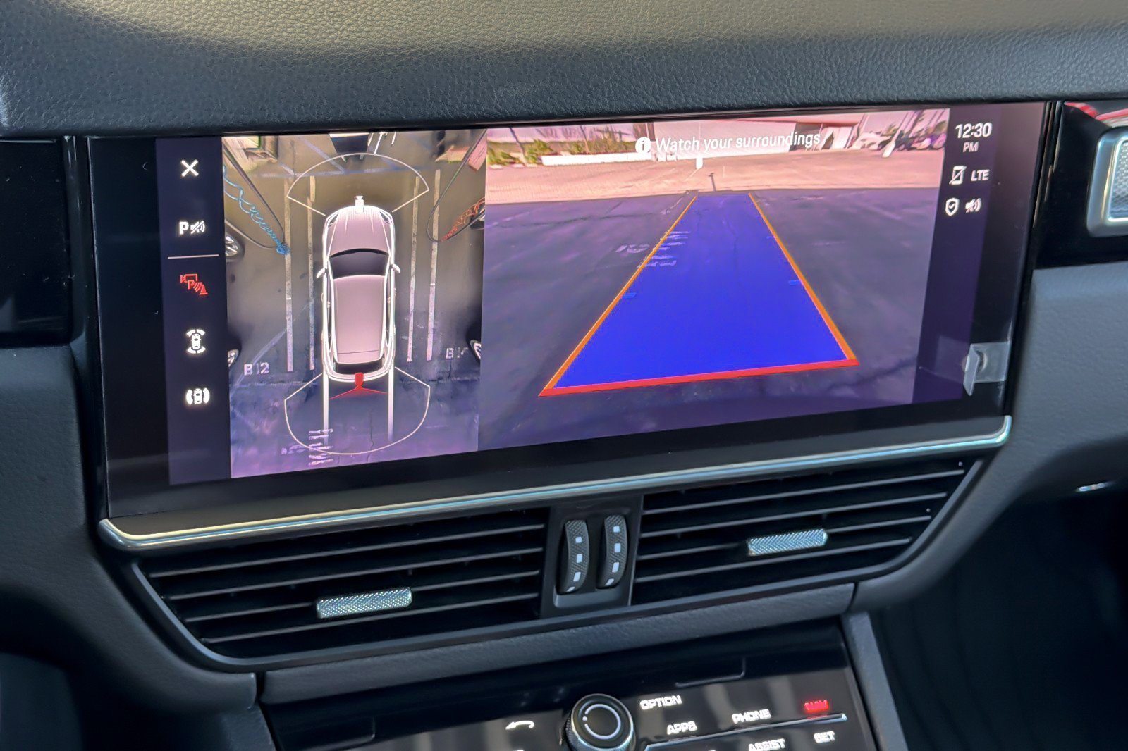 Used 2023 Porsche Cayenne Platinum Edition image 19