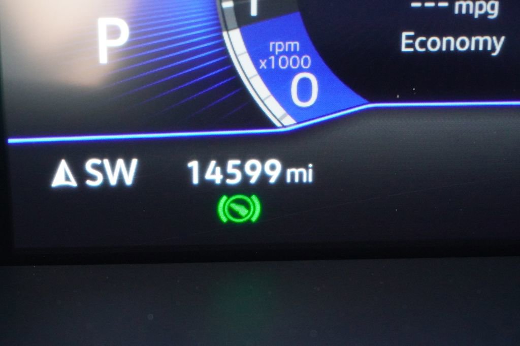 Used 2023 Volkswagen Tiguan SE R-Line image 11