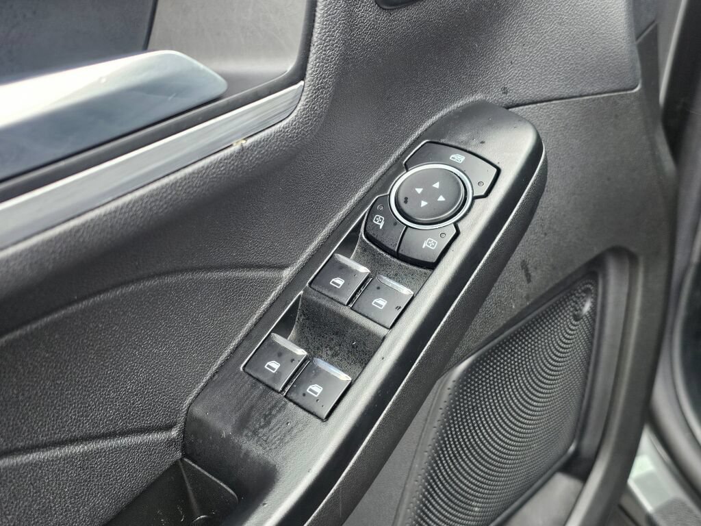 Certified 2025 Ford Escape Platinum AWD/4WD image 19