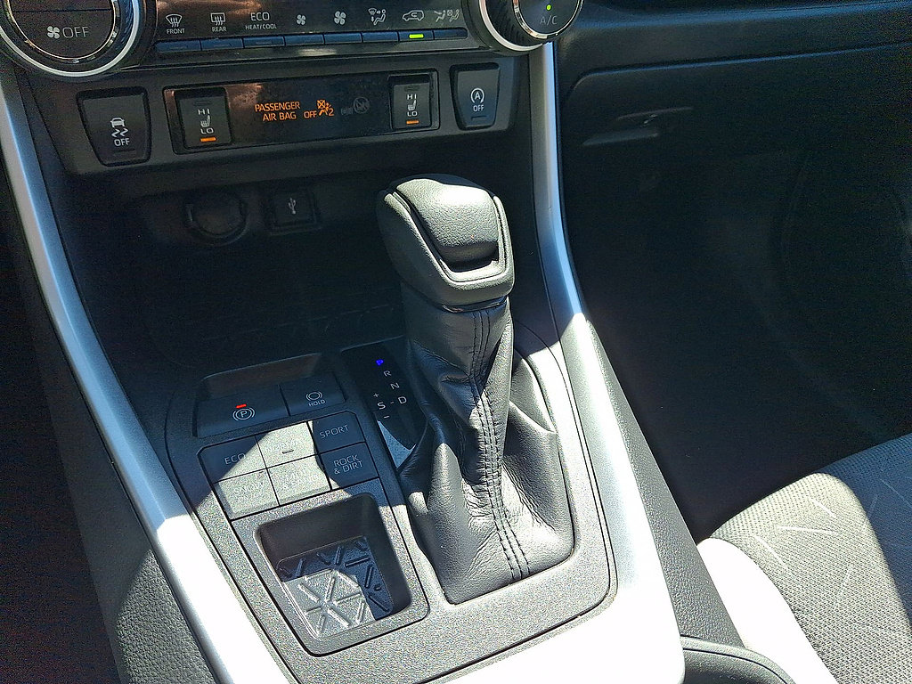 Used 2022 Toyota RAV4 XLE w/ Convenience Package AWD/4WD image 15