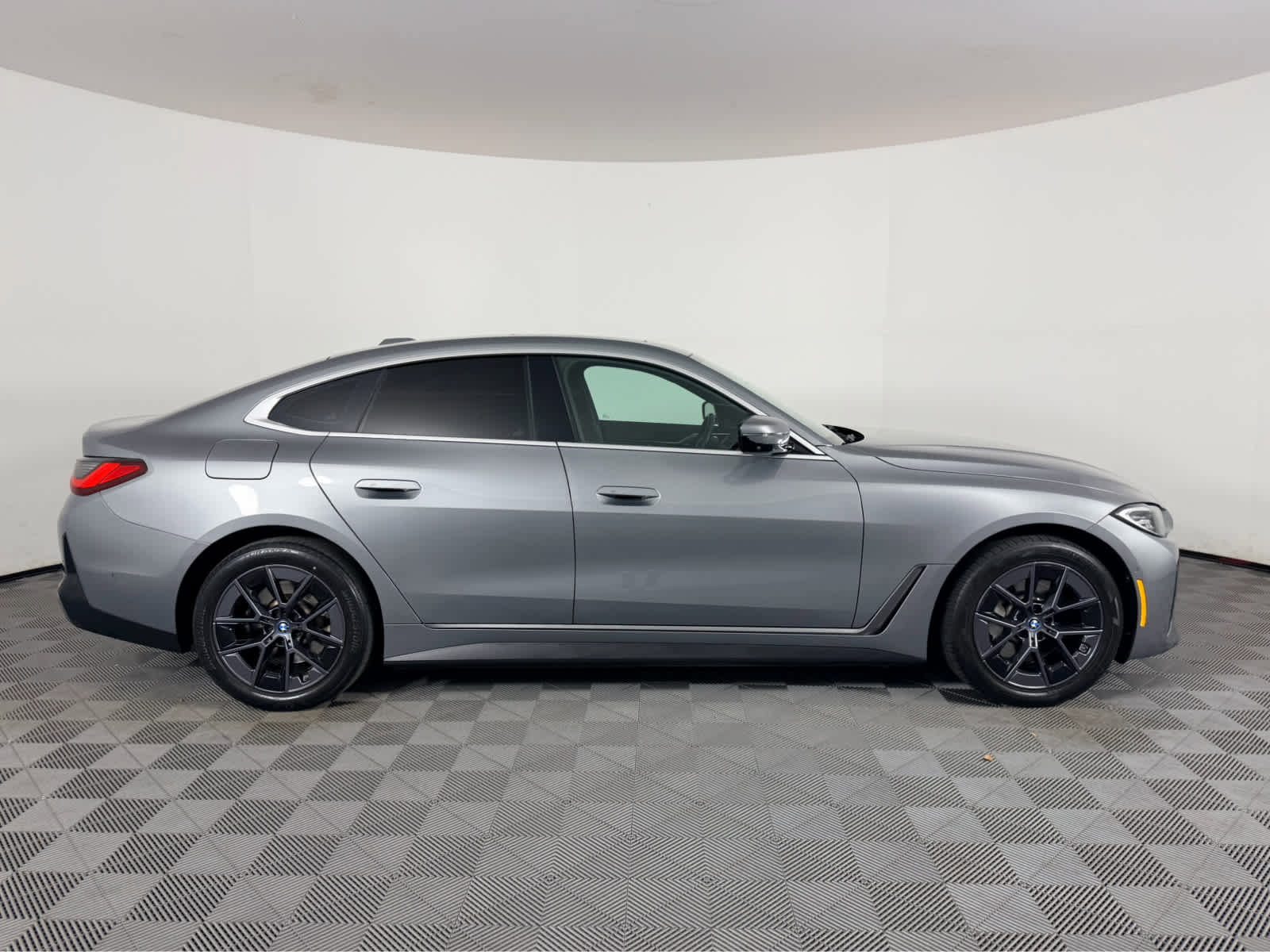 Certified 2023 BMW i4 eDrive35 w/ Premium Package image 2