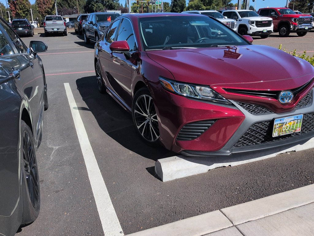 Used 2018 Toyota Camry SE w/ Audio Package FWD image 1