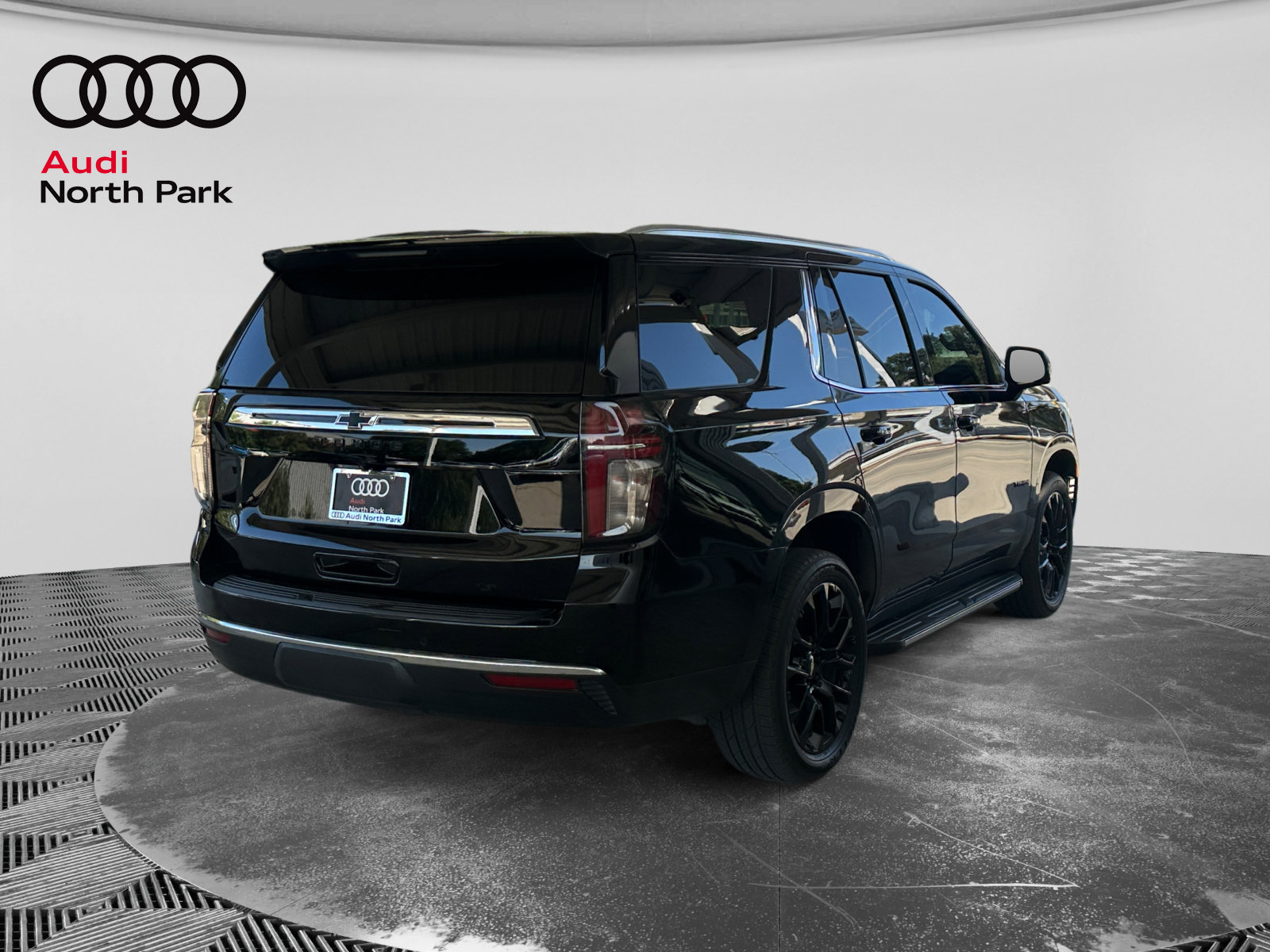 Used 2022 Chevrolet Tahoe LT w/ Luxury Package RWD image 5