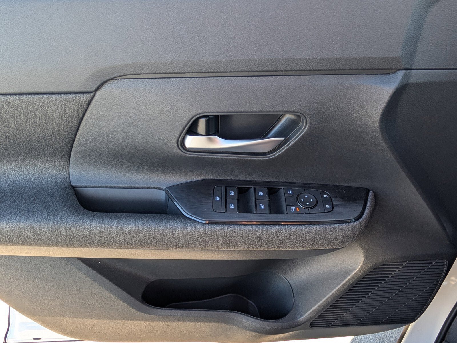 New 2026 Nissan Kicks SV w/ SV Premium Package FWD image 13