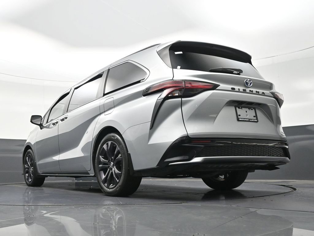Used 2024 Toyota Sienna XSE w/ XSE Plus Package FWD image 28