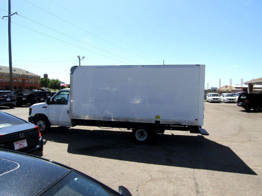 Used 2016 Ford E-350 and Econoline 350 Super Duty RWD image 7