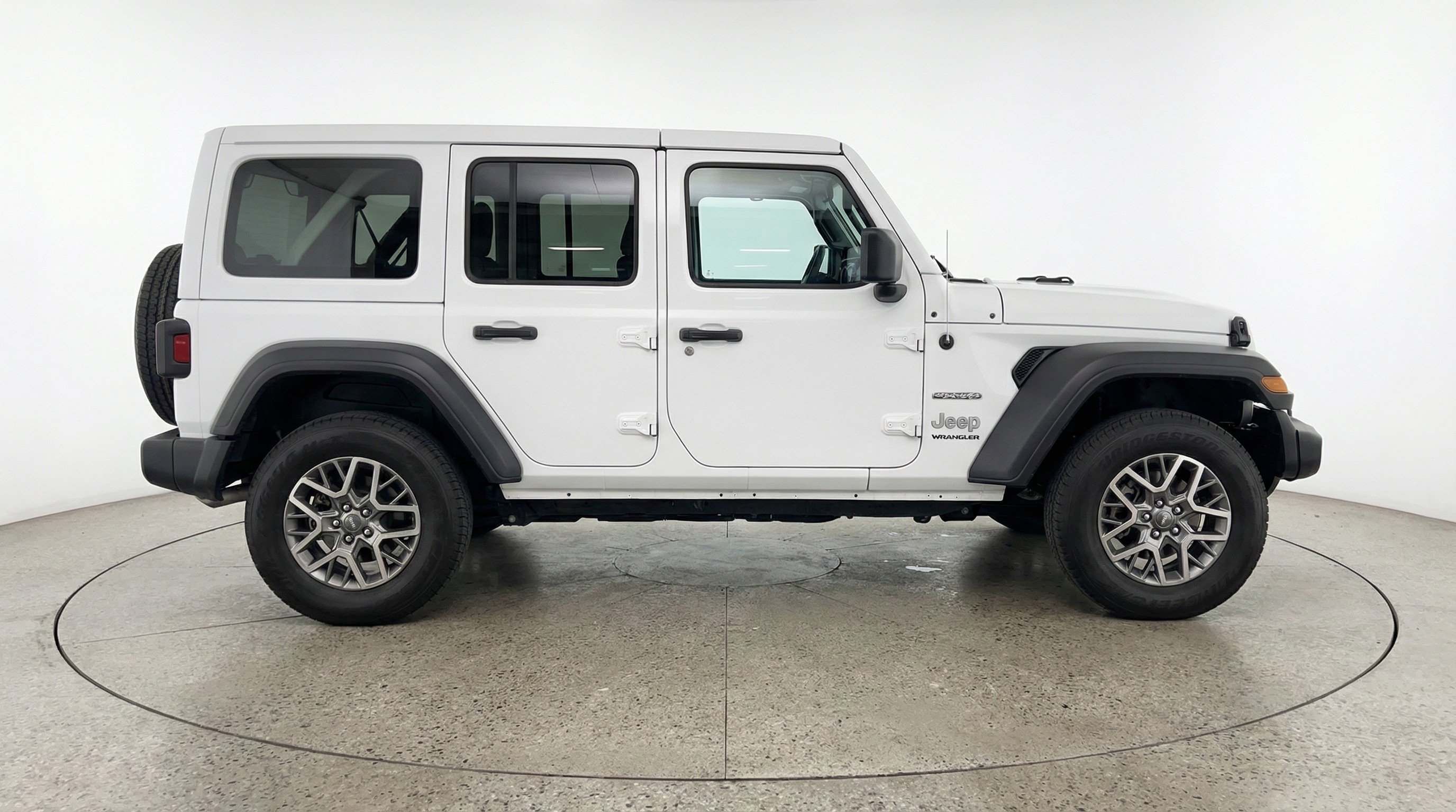 Used 2025 Jeep Wrangler Unlimited Sahara AWD/4WD image 11