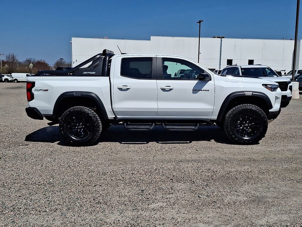 Used 2025 Chevrolet Colorado ZR2 w/ Midnight Edition image 10