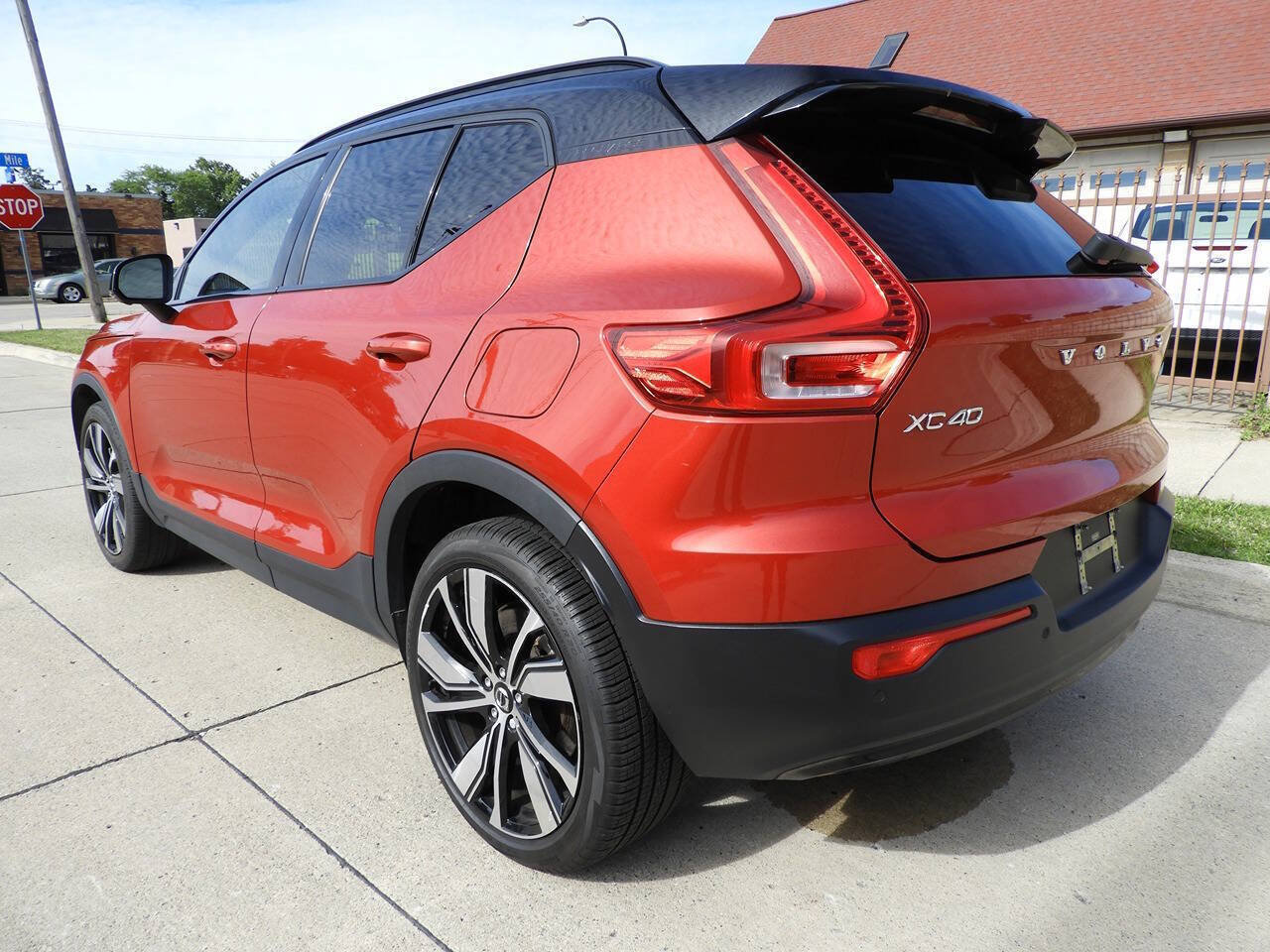 Used 2021 Volvo XC40 P8 Recharge w/ Advanced Package AWD/4WD image 8
