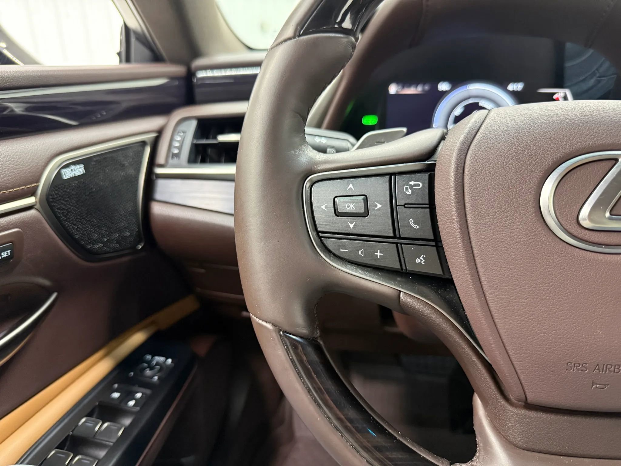 Used 2021 Lexus ES 300h w/ Premium Package FWD image 31