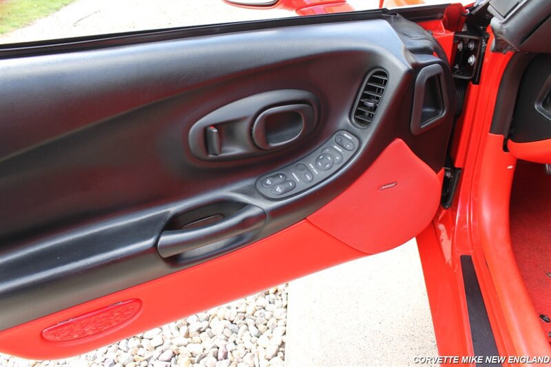 Used 2001 Chevrolet Corvette Coupe w/ Preferred Equipment Group2 RWD image 19