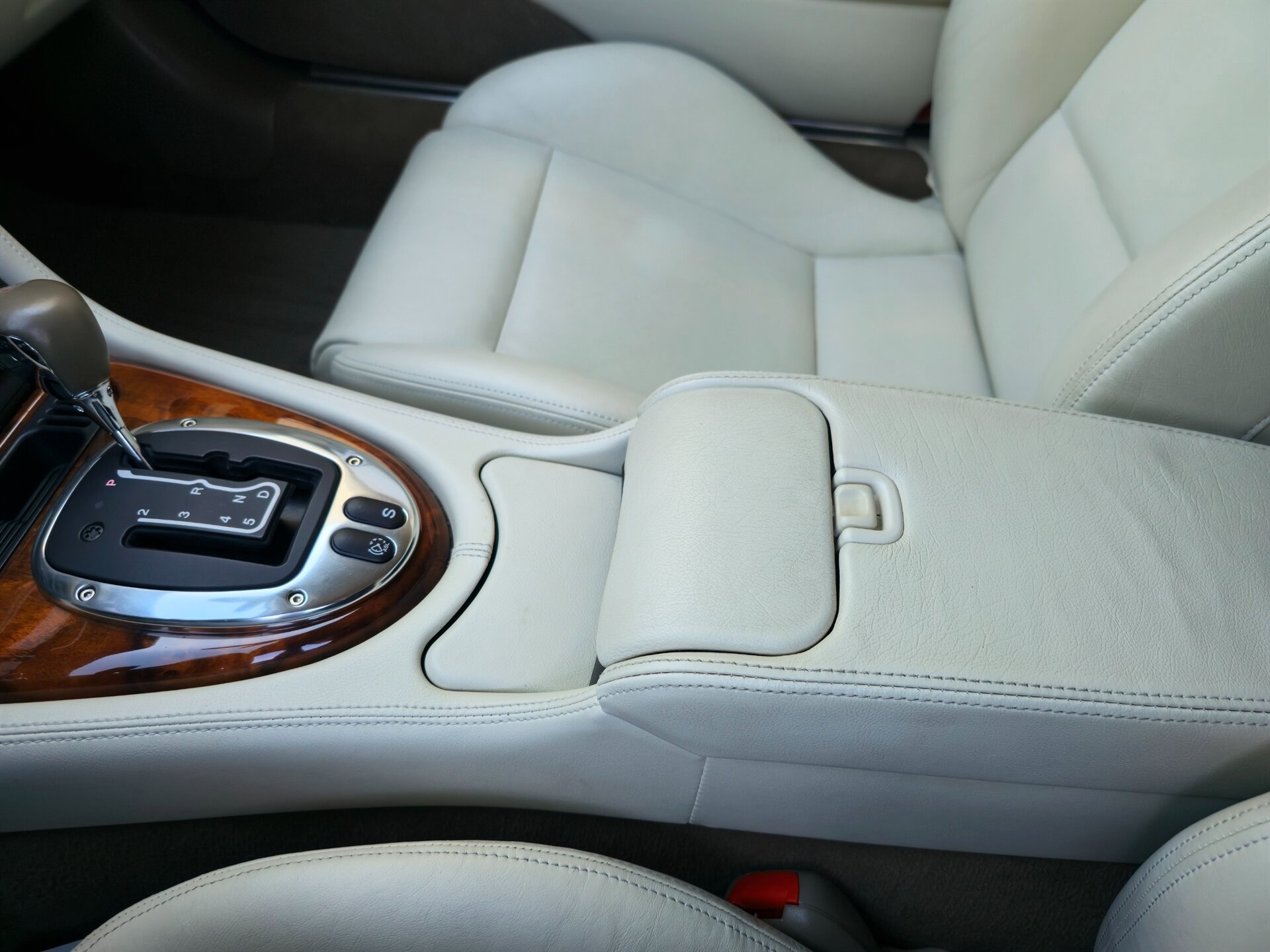 Used 2005 Jaguar XK8 Coupe RWD image 21