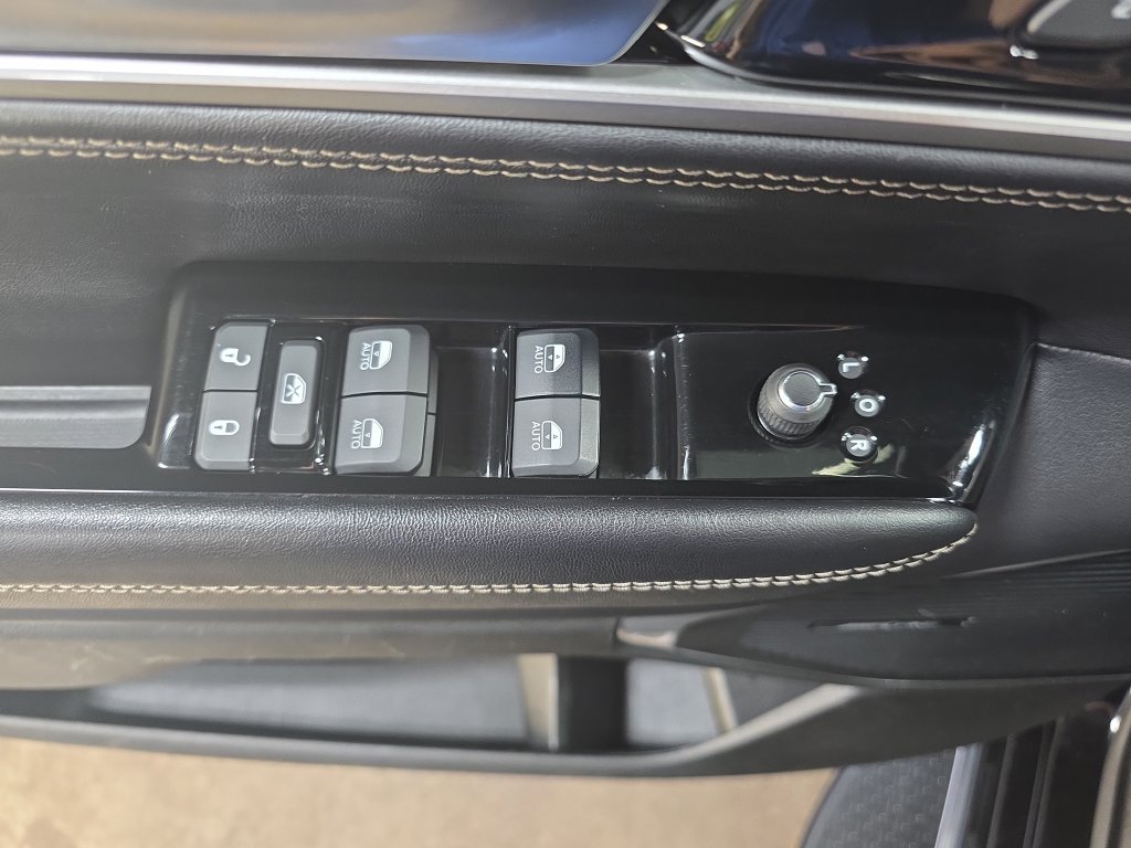 Used 2024 Jeep Wagoneer L Series II w/ Flexible Seating Group AWD/4WD image 30