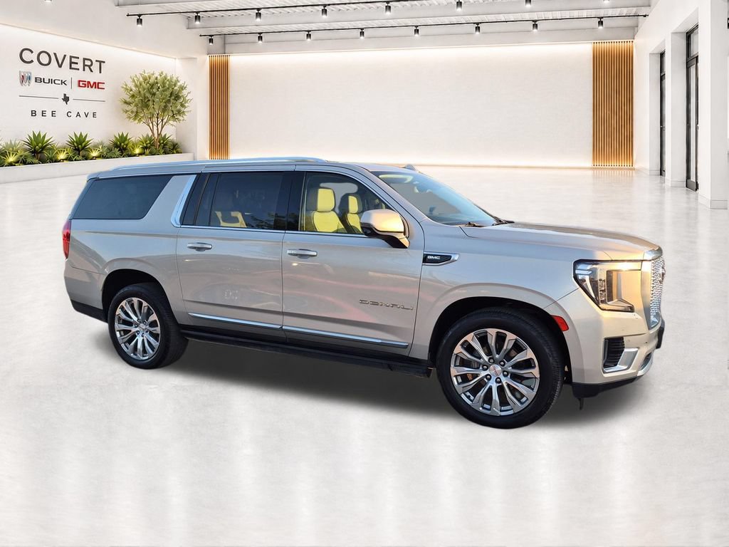 Used 2022 GMC Yukon XL Denali AWD/4WD image 17