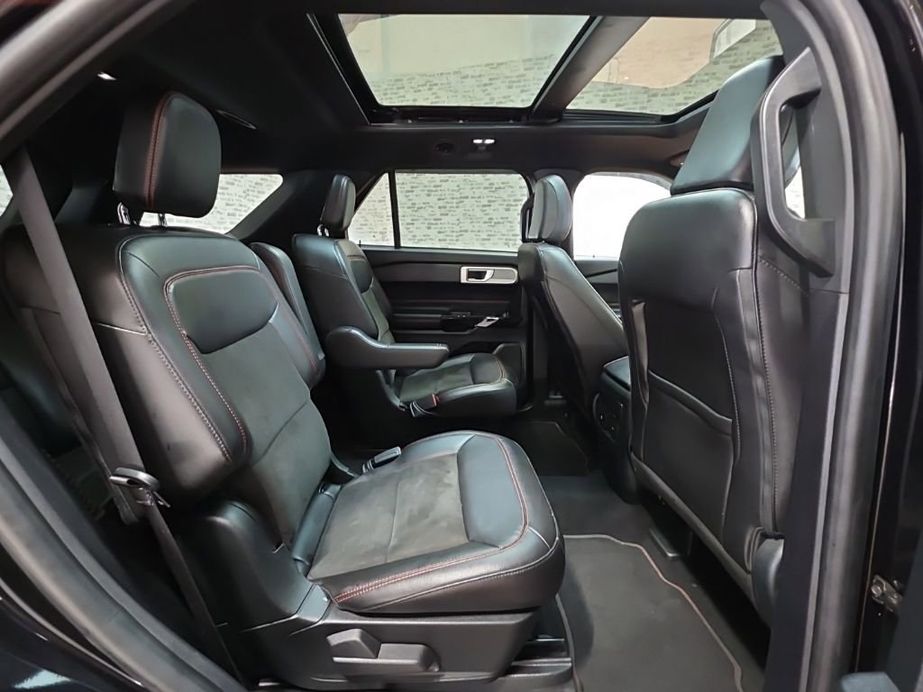 Used 2022 Ford Explorer ST-Line w/ Class IV Trailer Tow Package AWD/4WD image 10