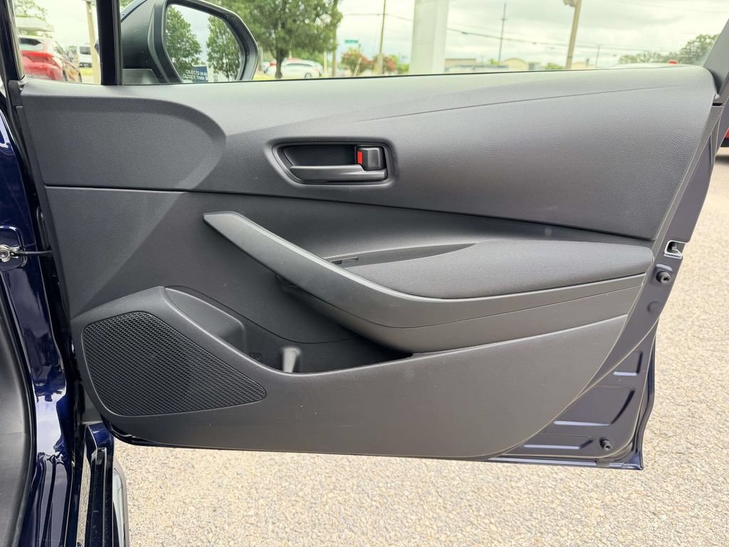 Used 2022 Toyota Corolla LE w/ Carpet Mat Package (TMS) FWD image 11
