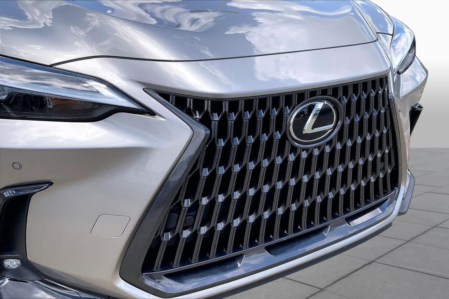 Used 2025 Lexus NX 250 FWD w/ Towing Package (2000 Lbs) image 27