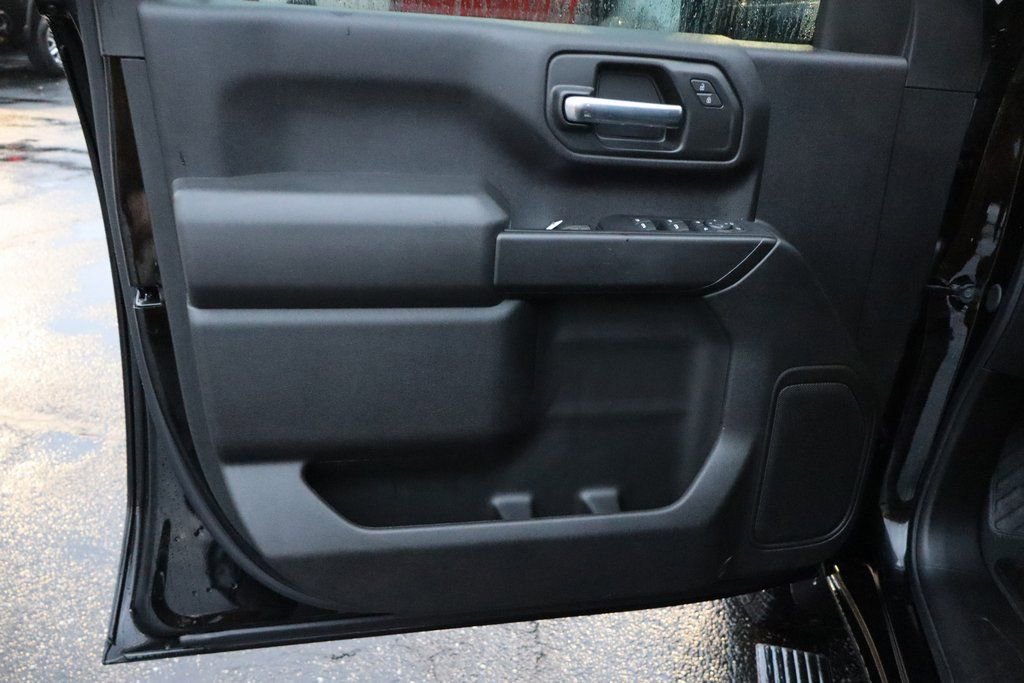 Used 2025 Chevrolet Silverado 2500 Custom w/ Custom Value Package image 17