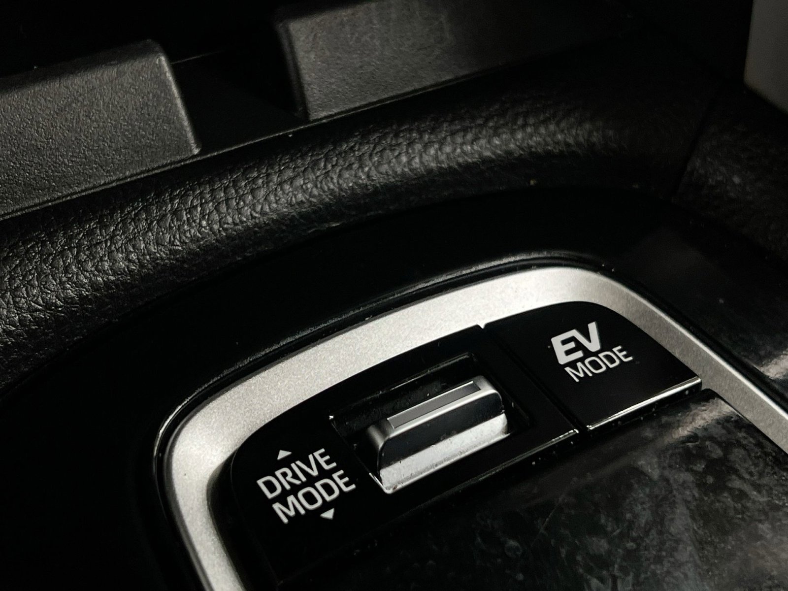 Used 2025 Toyota Corolla Cross AWD Hybrid image 37