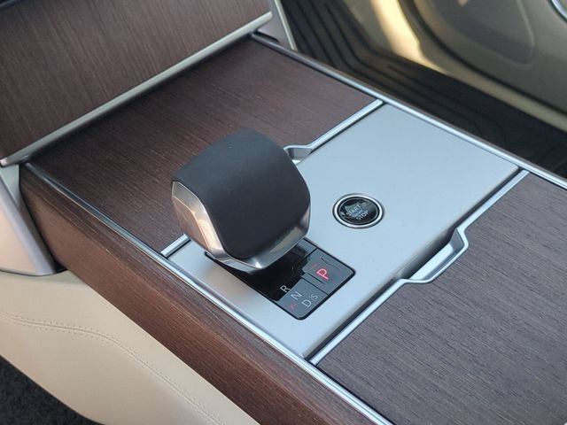 New 2026 Land Rover Range Rover Long Wheelbase SE AWD/4WD image 9