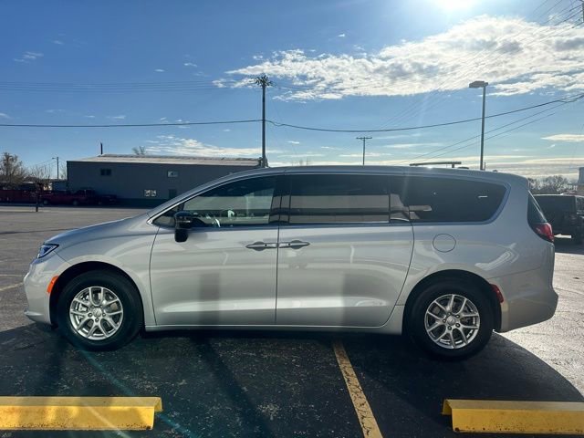 New 2026 Chrysler Pacifica Select FWD image 8