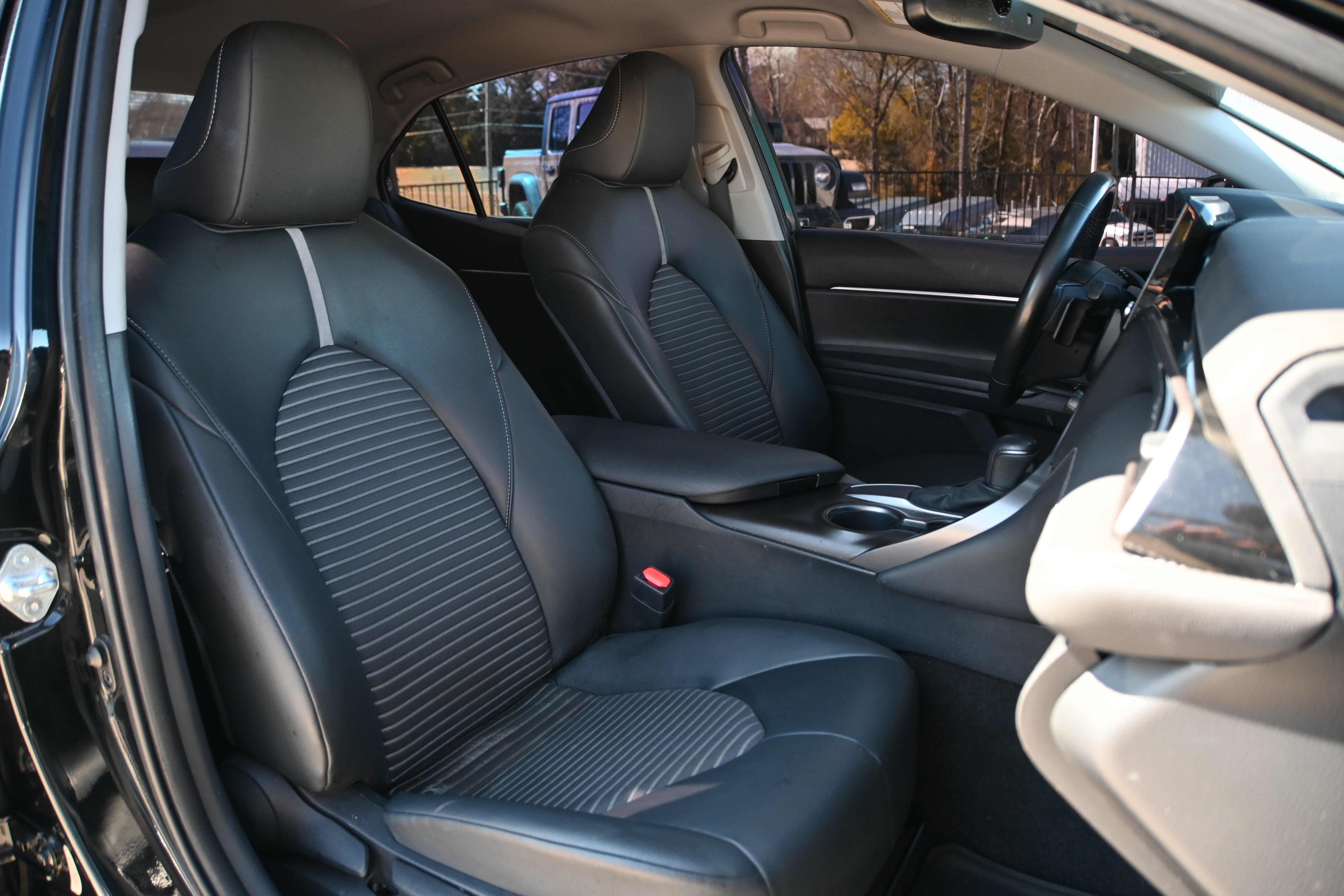 Used 2021 Toyota Camry SE w/ Convenience Package image 16