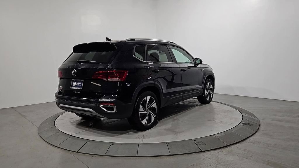 Certified 2024 Volkswagen Taos SE image 6