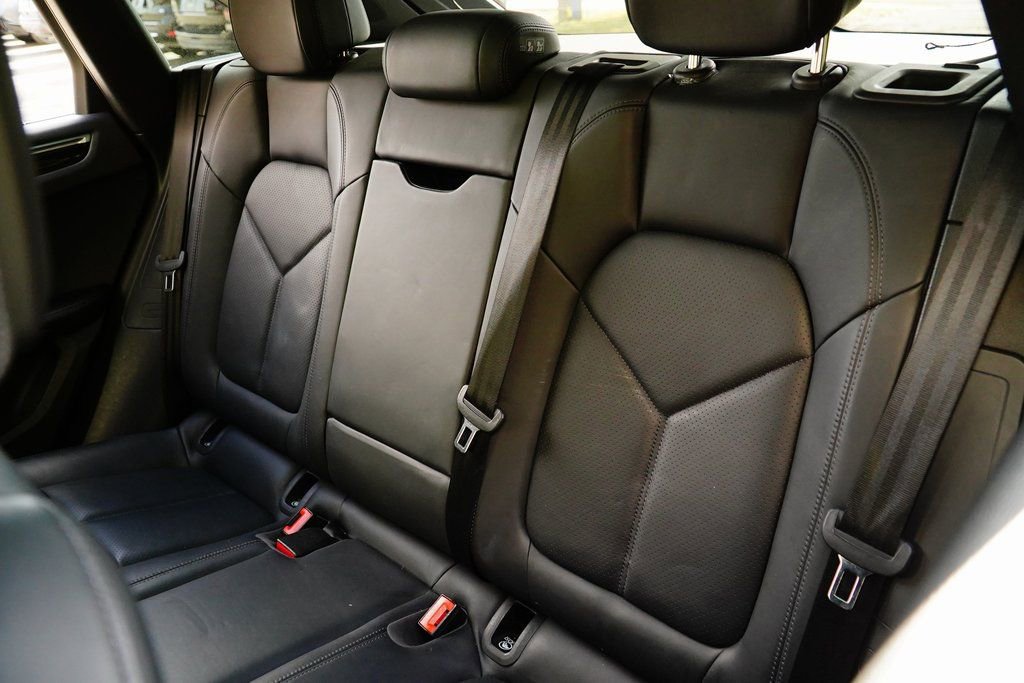 Used 2020 Porsche Macan S image 37