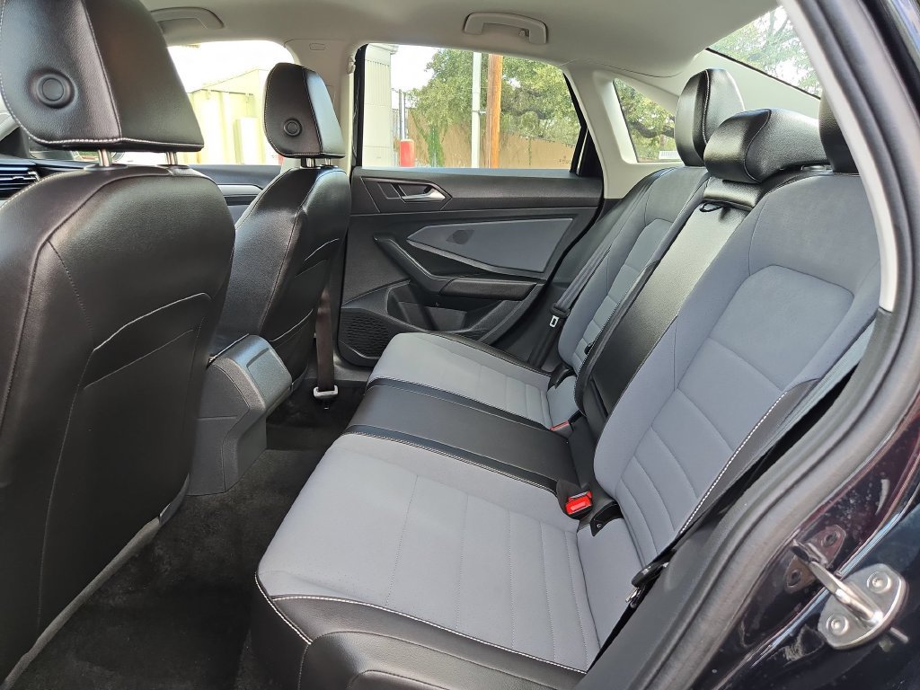 Used 2026 Volkswagen Jetta SE FWD image 28