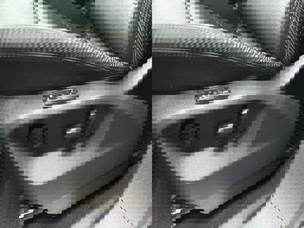 Used 2022 Volkswagen Atlas Cross Sport SEL image 19