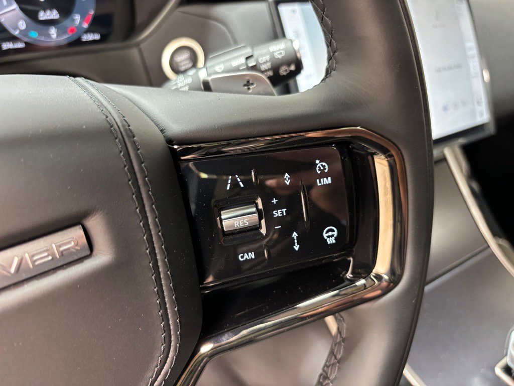 New 2026 Land Rover Range Rover Velar Dynamic SE image 19